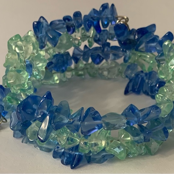 3” Triple Strand Blue Green Glass Chip Memory Wire Dolphin Bracelet Brand New - Picture 7 of 9